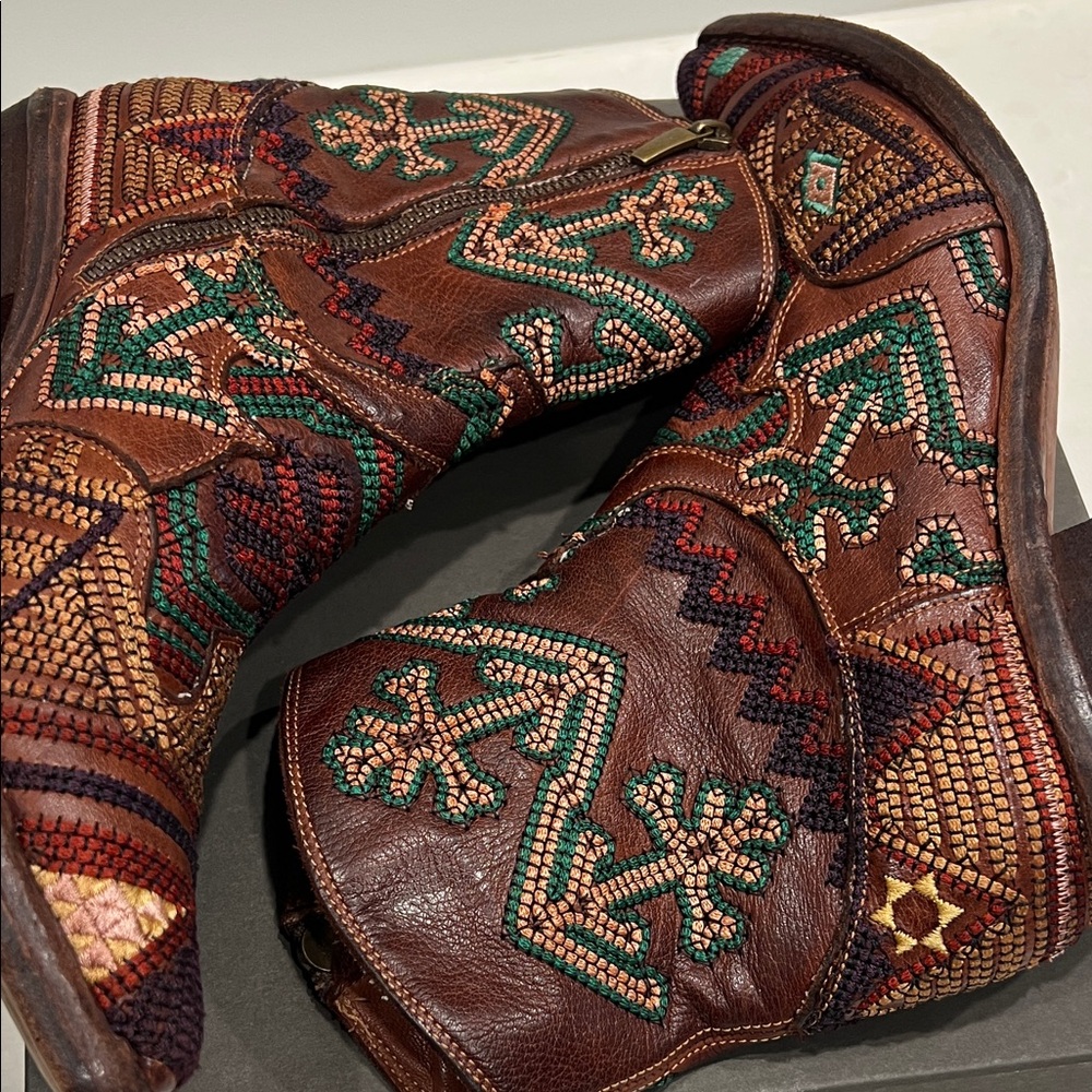 MarcoDelli Embroidered Heeled Boots